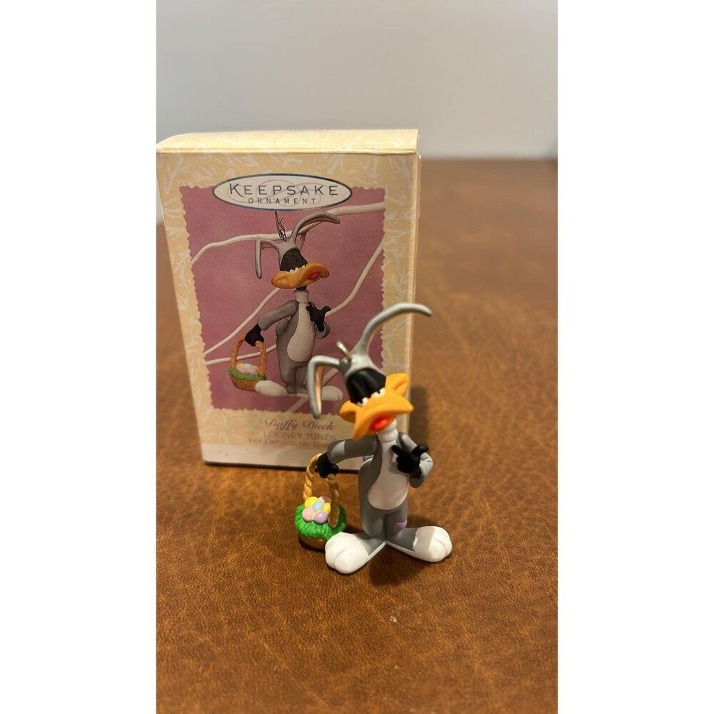 Hallmark ornament 1996 DAFFY DUCK QEO8154 Easter
